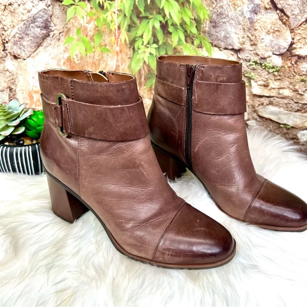 KORKS Distressed Brown Leather Chic Ankle Boots, Beautiful Patina, 9M